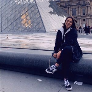 Meet your Posher, Lana